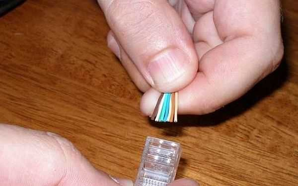Подключение интернет розетки RJ-45 и обжим коннектора Подключение интернет розетки RJ-45 и обжим коннектора