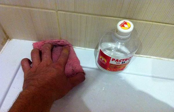 Каким может быть бордюр для ванны, как его монтировать Каким может быть бордюр для ванны, как его монтировать