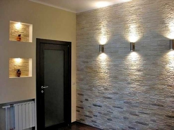 Декоративный камень в прихожей — секреты укладки Декоративный камень в прихожей — секреты укладки