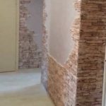 Декоративный камень в прихожей — секреты укладки Декоративный камень в прихожей — секреты укладки