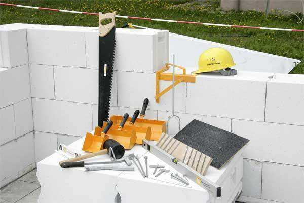 Дома из газобетонных и газосиликатных блоков: особенности строительства Дома из газобетонных и газосиликатных блоков: особенности строительства