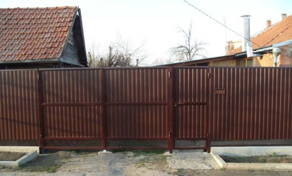 Забор из профлиста своими руками: пошаговый фотоотчет Забор из профлиста своими руками: пошаговый фотоотчет
