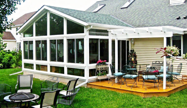 Остекление террас и веранд: особенности конструкций и используемые материалы Остекление террас и веранд: особенности конструкций и используемые материалы