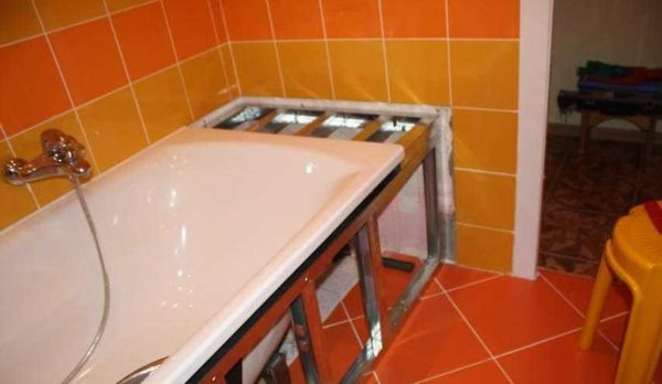 Каким может быть бордюр для ванны, как его монтировать Каким может быть бордюр для ванны, как его монтировать