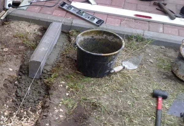 Установка бордюров своими руками Установка бордюров своими руками