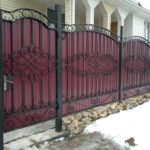 Кованые заборы (ограждения) для частных домов — выбираем свой стиль Кованые заборы (ограждения) для частных домов — выбираем свой стиль