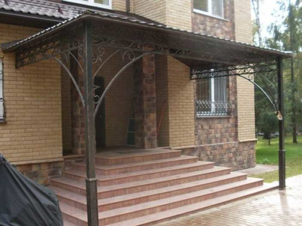 Делаем навес (козырек) над крыльцом частного дома Делаем навес (козырек) над крыльцом частного дома