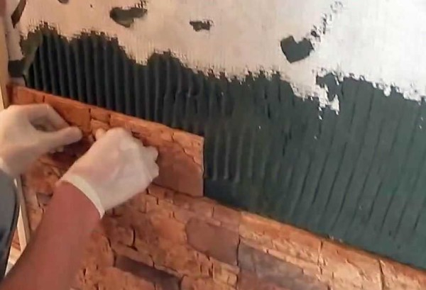 Декоративный камень в прихожей — секреты укладки Декоративный камень в прихожей — секреты укладки
