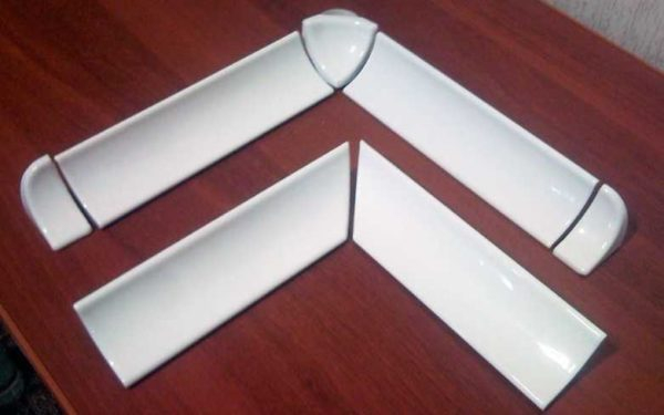 Каким может быть бордюр для ванны, как его монтировать Каким может быть бордюр для ванны, как его монтировать