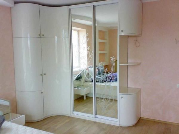 Угловой шкаф купе в гардеробную, спальню, прихожую Угловой шкаф купе в гардеробную, спальню, прихожую