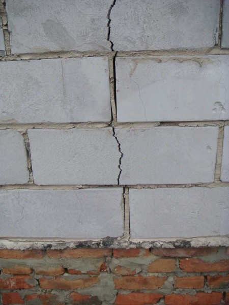 Дома из газобетонных и газосиликатных блоков: особенности строительства Дома из газобетонных и газосиликатных блоков: особенности строительства
