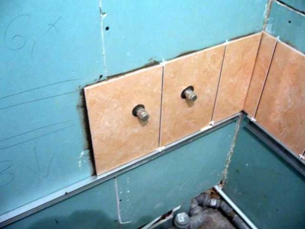 Укладка плитки на стену: в ванной, на кухне (фото, видео) Укладка плитки на стену: в ванной, на кухне (фото, видео)