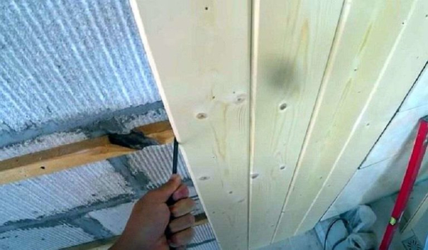 Монтаж вагонки на стены внутри дома: способы и порядок выполнения работ