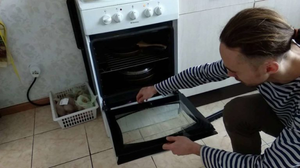 Как и чем очистить грязную духовку Как и чем очистить грязную духовку